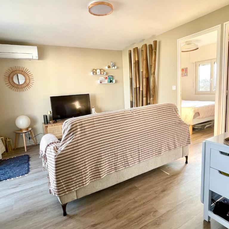 Le Chalet Sunset - Three-Bedroom House - 22