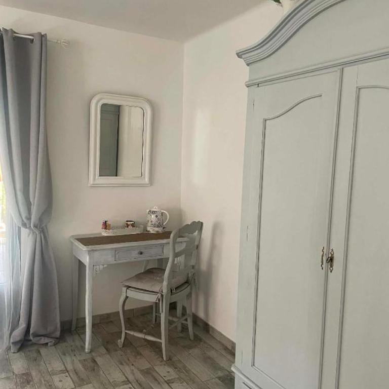Sous le mûrier - Chambre Quadruple avec Salle de Bains Privative Séparée - 8