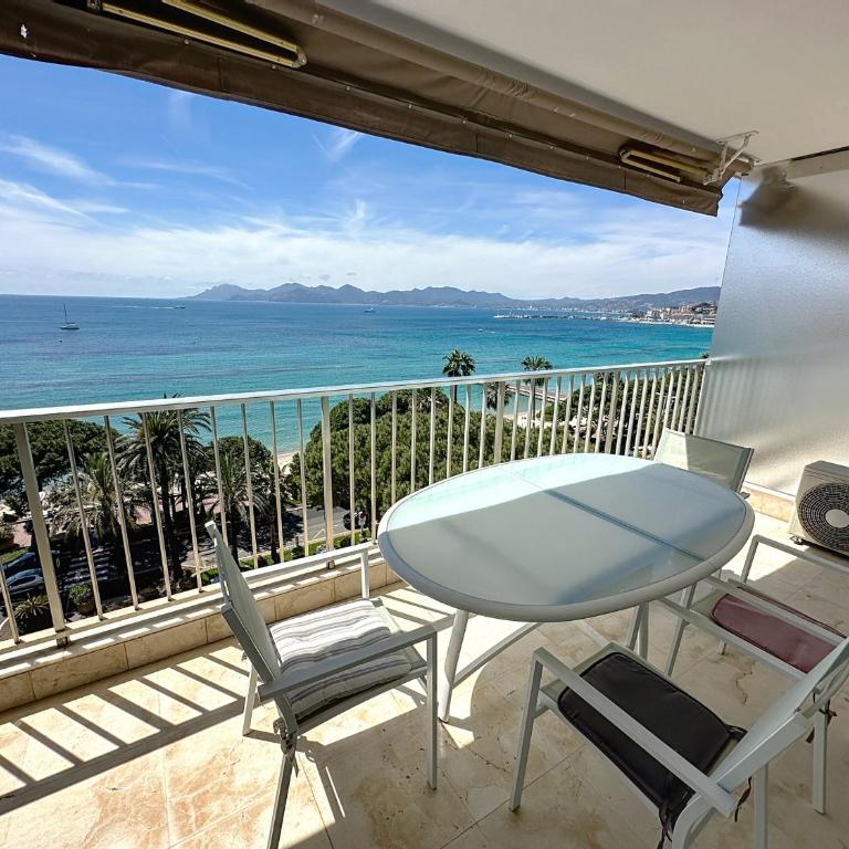 Beachfront 2-bedroom apartment with balcony - Appartement 2 Chambres avec Balcon et Vue sur la Mer - 2