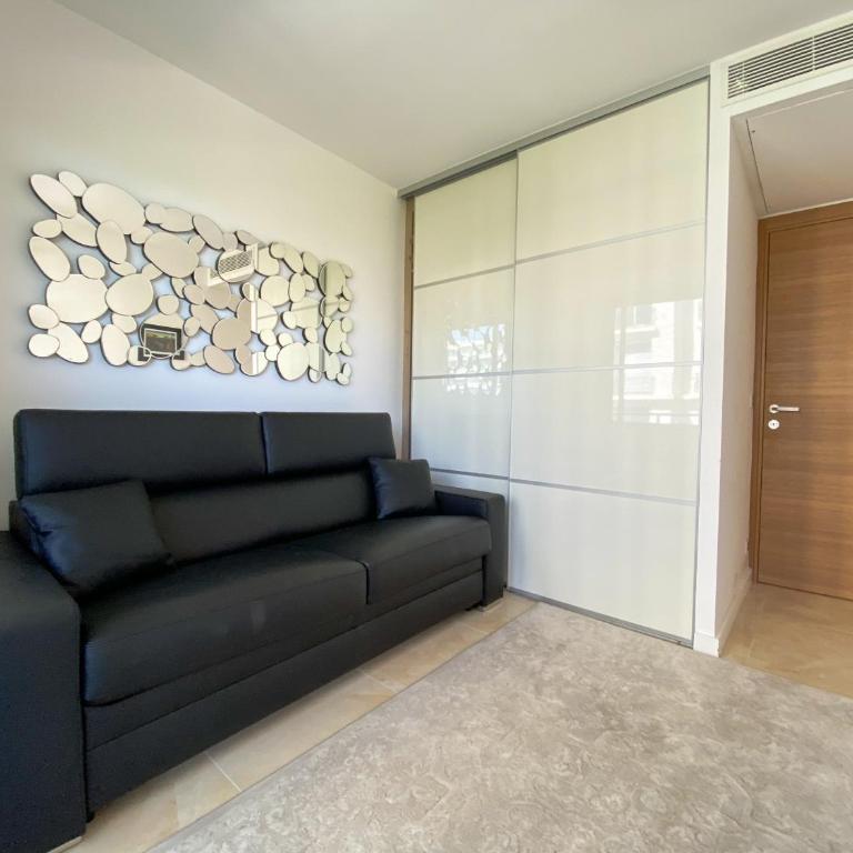 Bright 2-Bedroom apartment with terrace & parking - Appartement 2 Chambres avec Balcon et Vue sur la Mer - 4