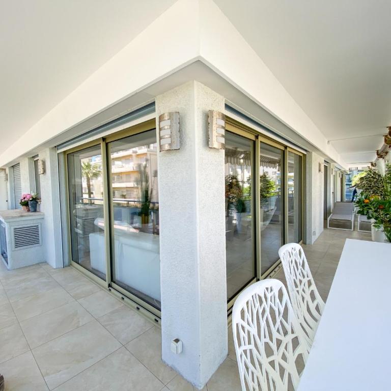 Bright 2-Bedroom apartment with terrace & parking - Appartement 2 Chambres avec Balcon et Vue sur la Mer - 22