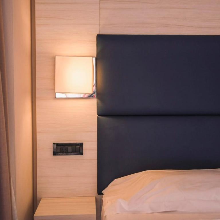 Yachting Hotel Mistral - Camera Matrimoniale Superior - 11