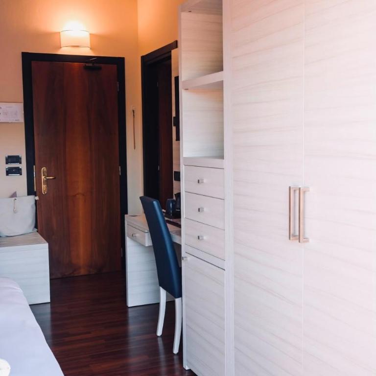 Yachting Hotel Mistral - Camera Matrimoniale Superior - 12