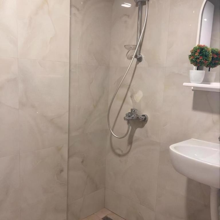 Apartments Milicevic - Double Room with Balcony - 3