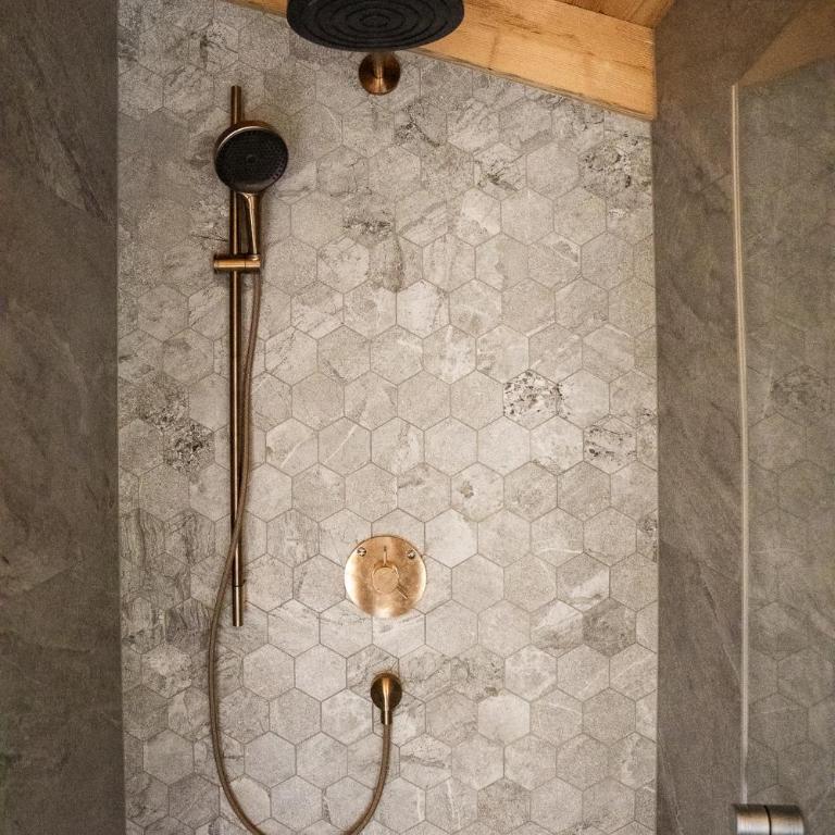 SLOW Fine Chalets, Private Dine & Spa - Superior Chalet - 3