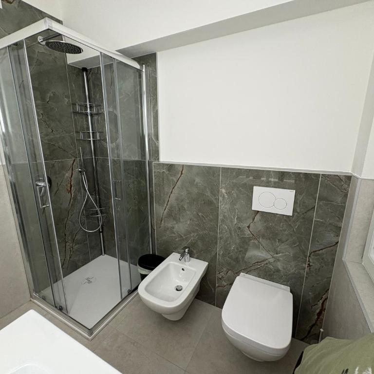 2 camere, 2 bagni e parcheggio, vicino al centro - Appartamento con 2 Camere da Letto - 3