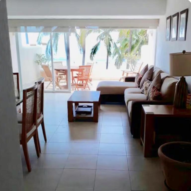 Apartamento Frente al Mar en Acapulco Diamante con Vista Espectacular - Three-Bedroom Apartment - 1