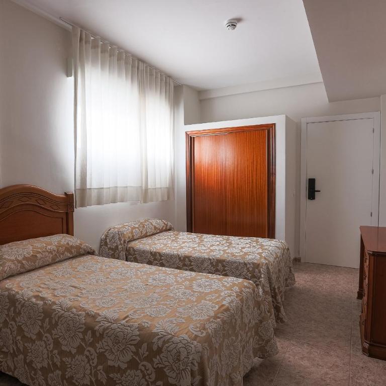 Hotel Riviera - Chambre Double avec Lit d'Appoint - 7
