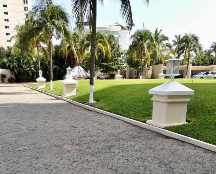 Apartamento Frente al Mar en Acapulco Diamante con Vista Espectacular - Three-Bedroom Apartment - 14