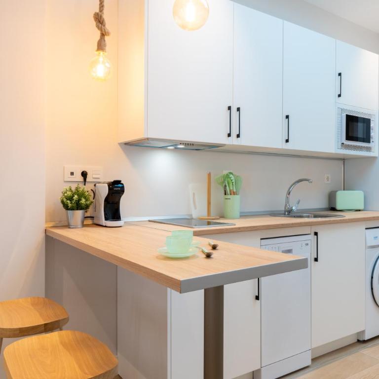 SevilleBnB Group- Santa Barbara Central Suites, Sevilla center - Apartamento con balcón - 5