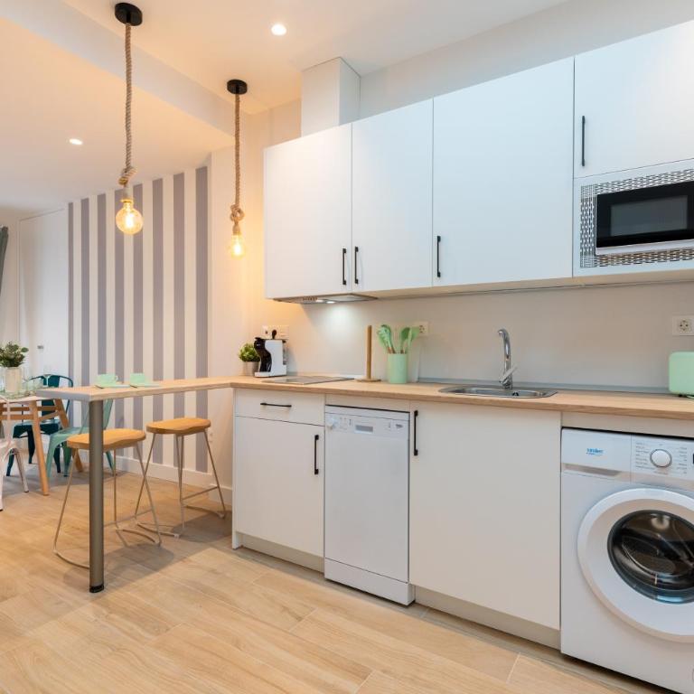 SevilleBnB Group- Santa Barbara Central Suites, Sevilla center - Apartamento con balcón - 2