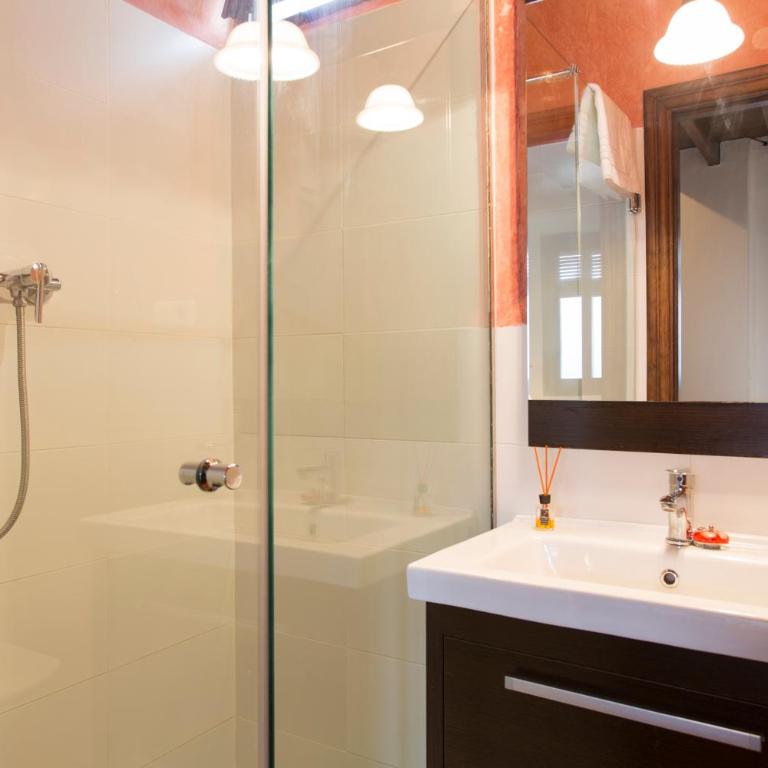 Apartamento Puerta Elvira Centro free parking - Two-Bedroom Apartment - 17