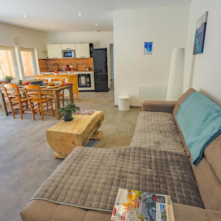 Résidence La Mayt - Two-Bedroom Apartment - 11