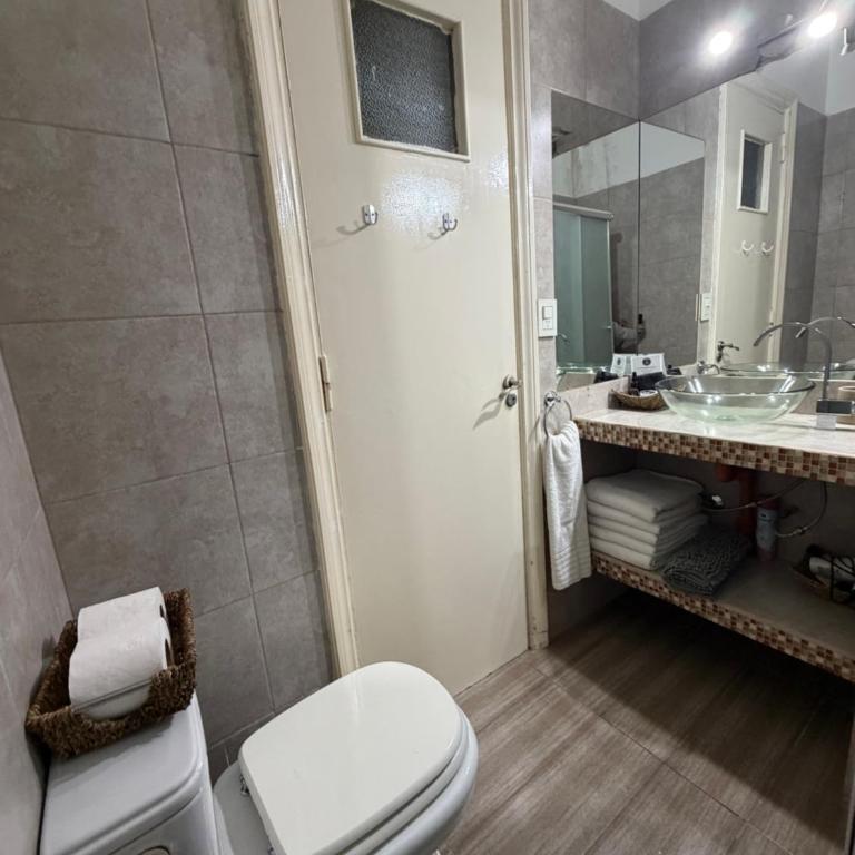 Departamento de 3 dormitorios amplio y luminoso en recoleta - Three-Bedroom Apartment - 21