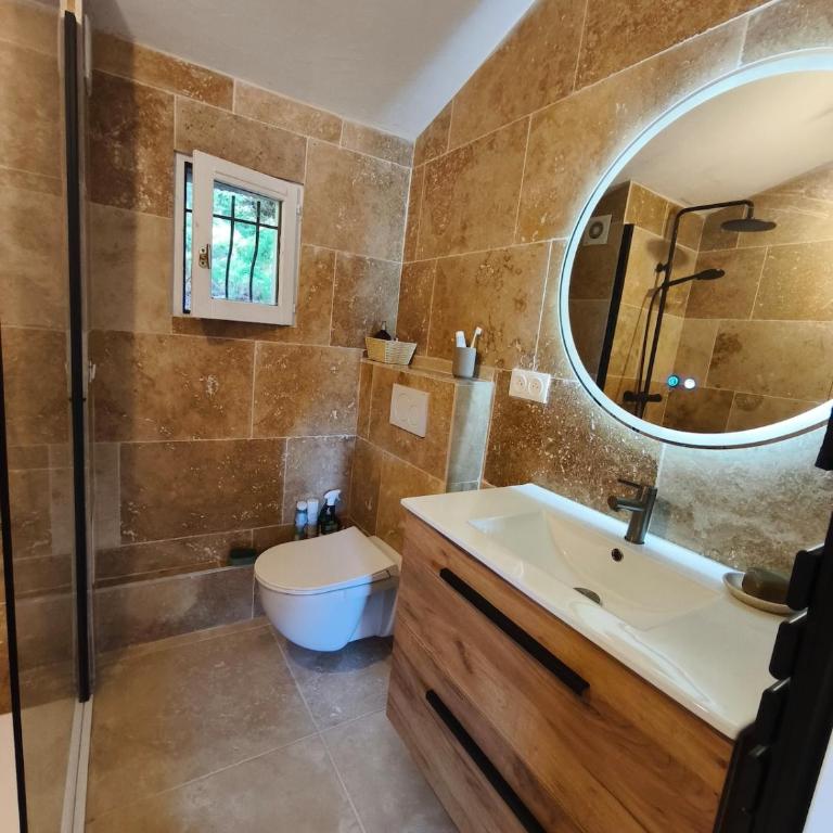 La Petite Maison Jacuzzi au son des cigales - Two-Bedroom Apartment - 5