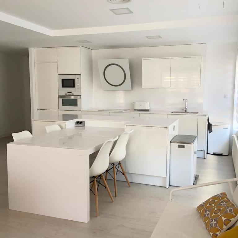 The Park Lounge - Elegant Live-Work Apartment by Park - Room #1713714001 - 4