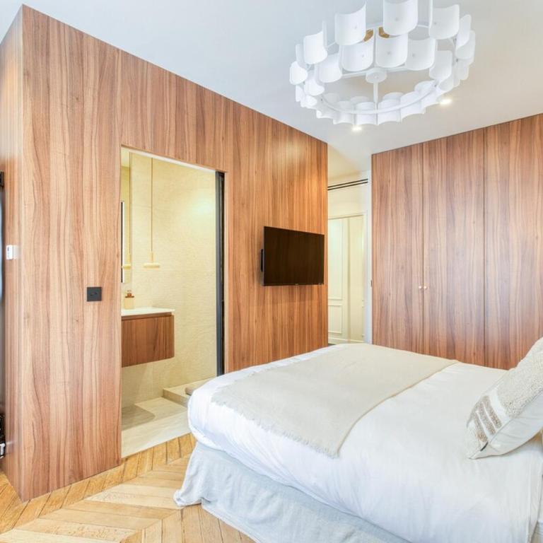  - Room #1713731301 - 11