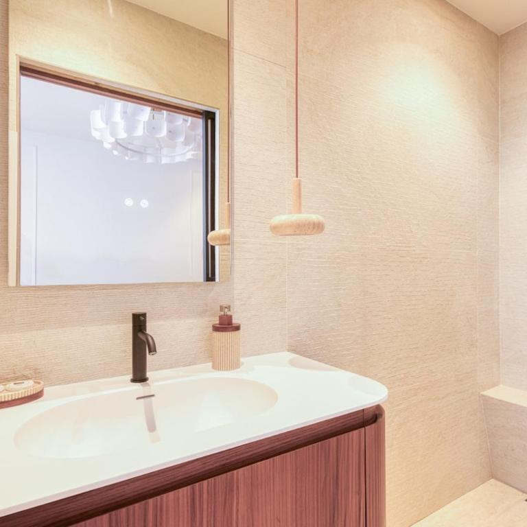  - Room #1713731301 - 27