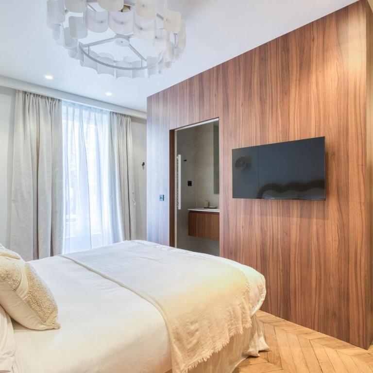  - Room #1713731301 - 33