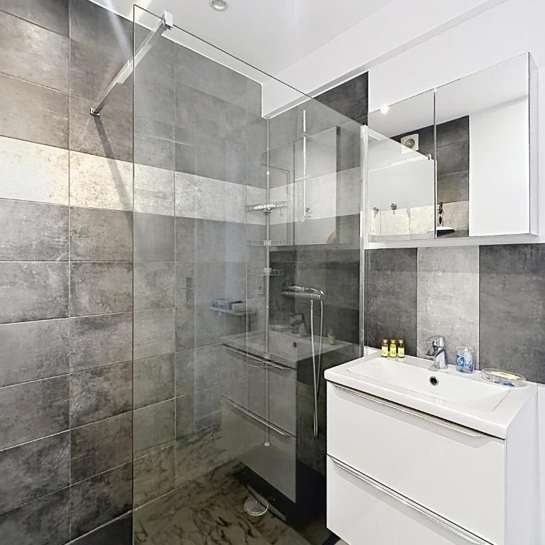 Cozy one bedroom apartment with balcony and parking - Appartement 1 Chambre avec Balcon - 15
