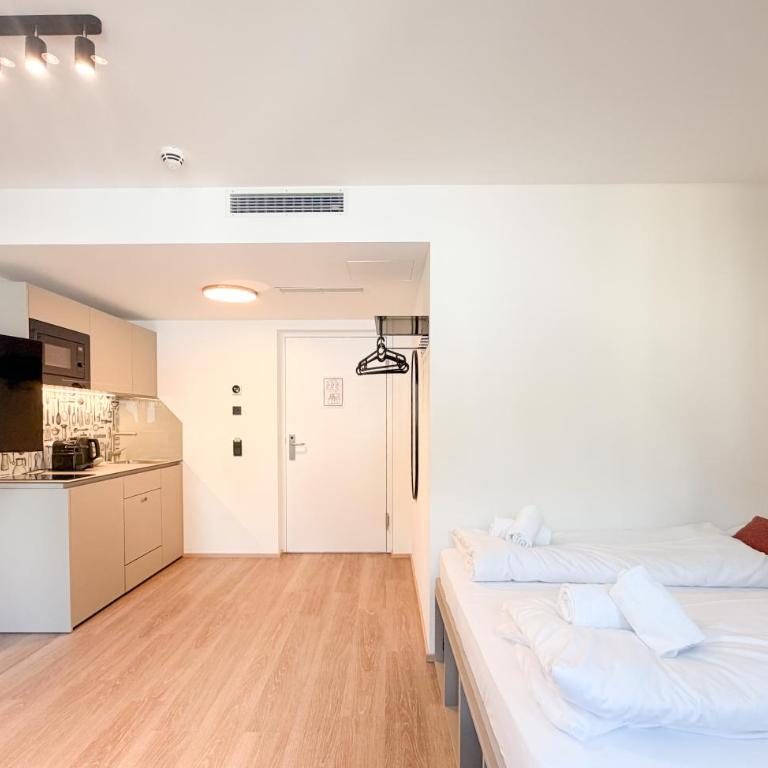 Blackhome City Hauptbahnhof I contactless check-in - Deluxe Dreibettzimmer - 6