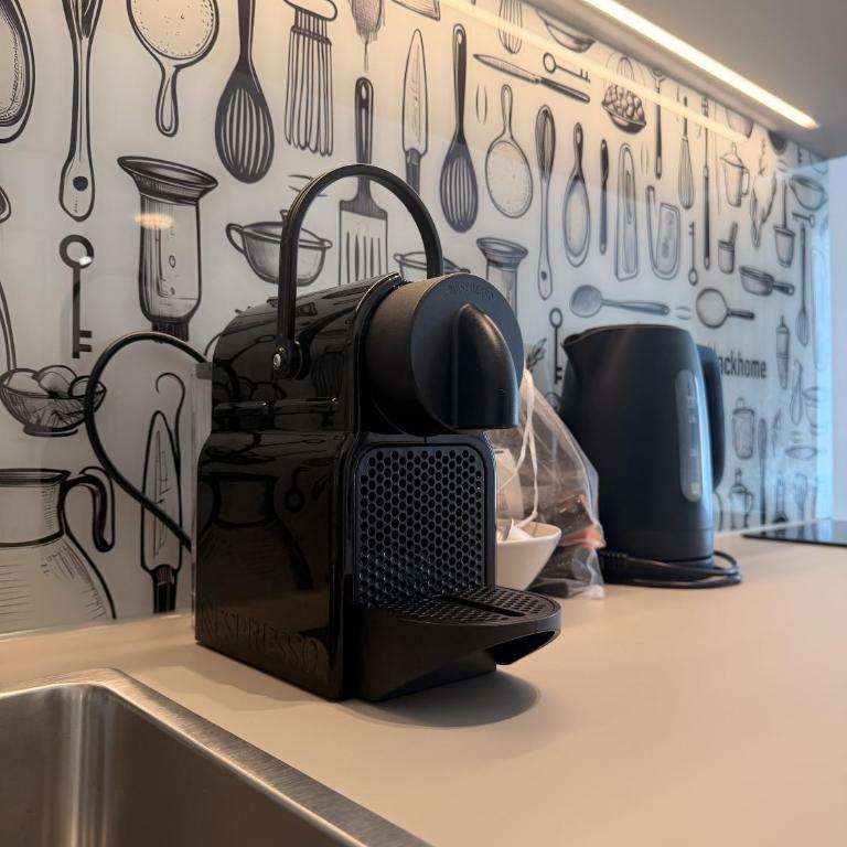 Blackhome City Hauptbahnhof I contactless check-in - Deluxe Dreibettzimmer - 1