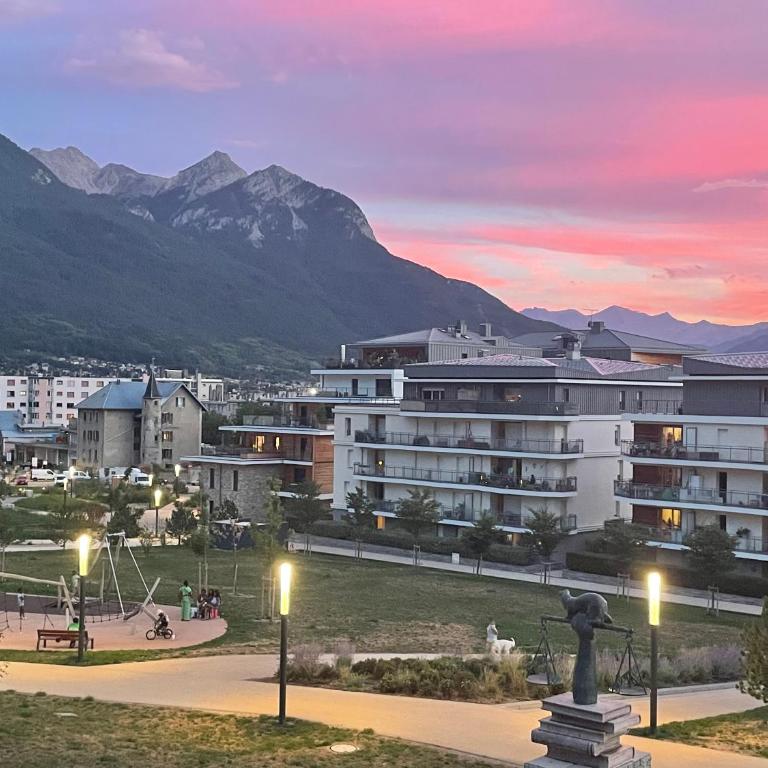 Nouvel appartement T3 dans résidence haut de gamme vue sur parc et Montagnes Briançon Htes Alpes - Appartement 2 Chambres avec Vue sur la Montagne - 47