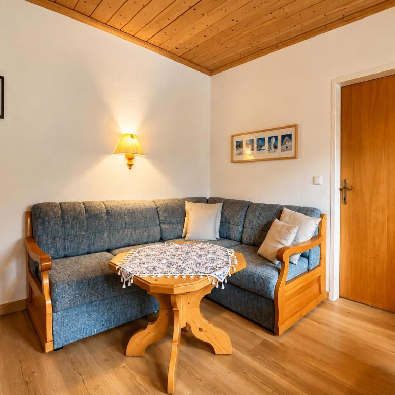 Resort Amadeus-Landhaus Amadeus - Apartment mit 2 Schlafzimmern und Balkon - 1