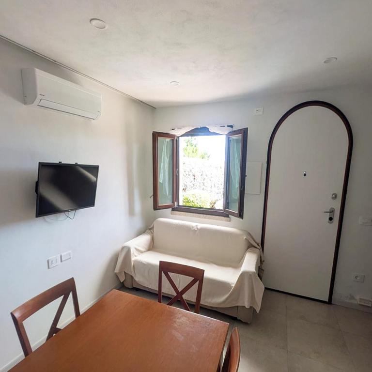  - Room #1713781401 - 6
