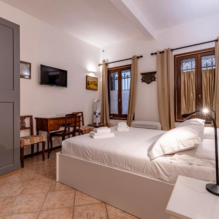  - Room #1713783901 - 25
