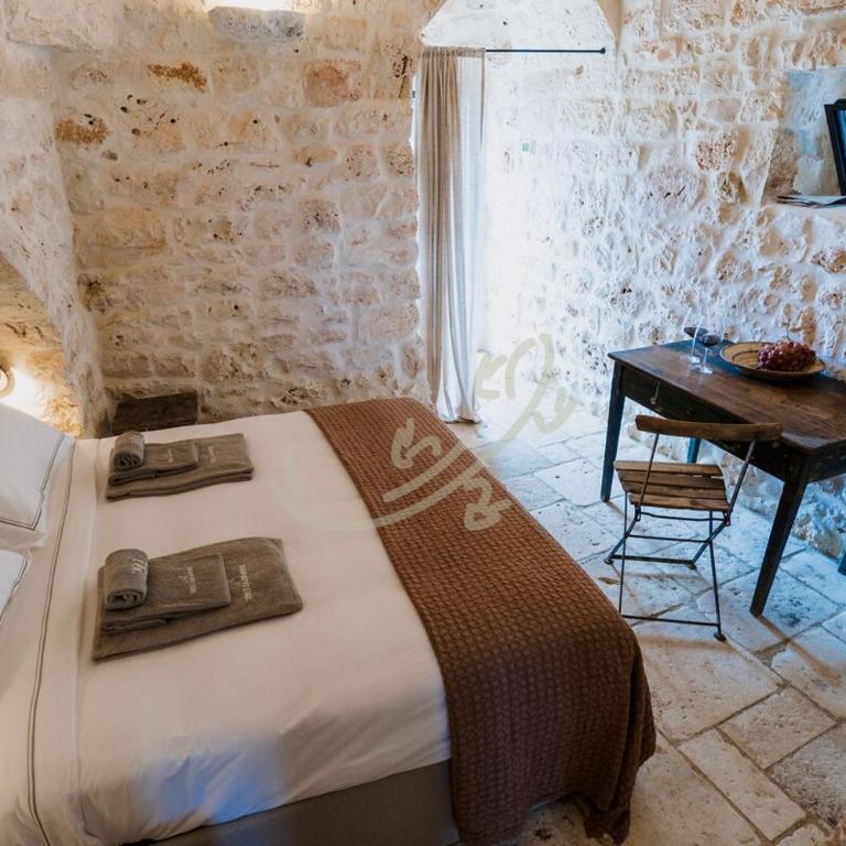  - Room #1713792701 - 14