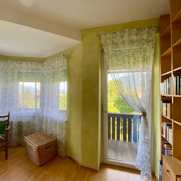 Ferienwohnung Bergulme - Apartment mit 3 Schlafzimmern und Bergblick - 58