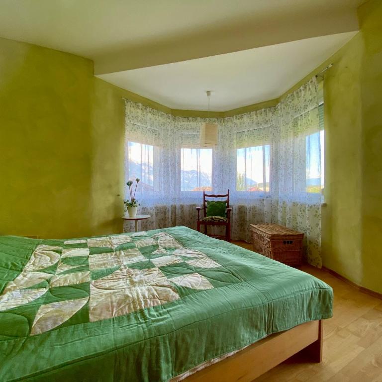 Ferienwohnung Bergulme - Apartment mit 3 Schlafzimmern und Bergblick - 57