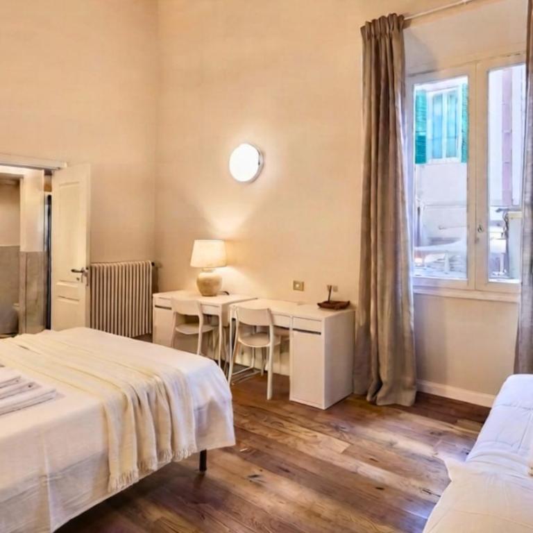 Eleganza e convivialità in centro, vista Duomo per gruppi e famiglie - Three-Bedroom Apartment - 7