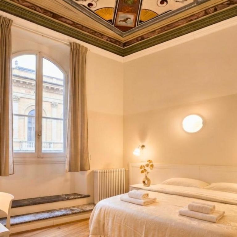 Eleganza e convivialità in centro, vista Duomo per gruppi e famiglie - Three-Bedroom Apartment - 3