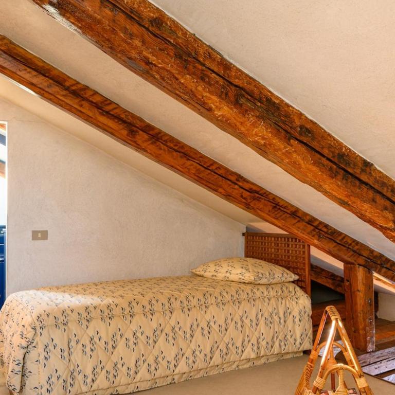  - Room #1713810301 - 15
