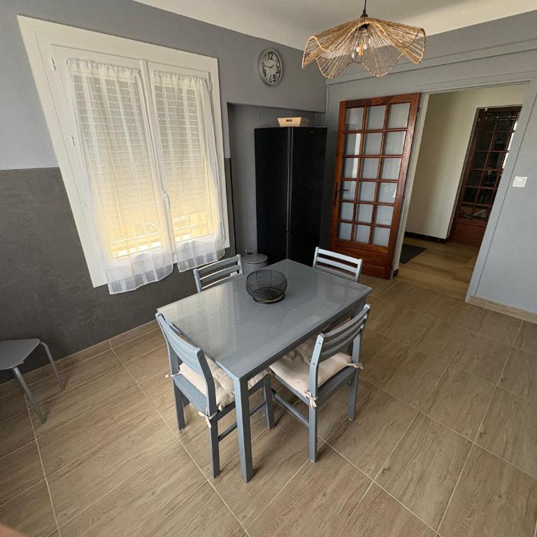 APPARTEMENT TOUT CONFORT AVEC PARKING FERMÉ - Appartement - 18