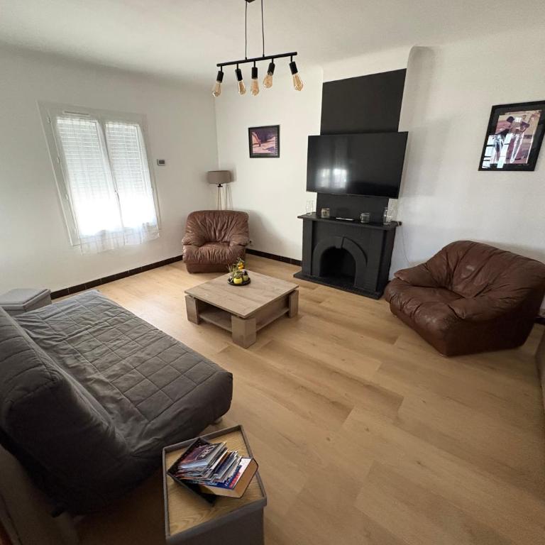 APPARTEMENT TOUT CONFORT AVEC PARKING FERMÉ - Appartement - 13