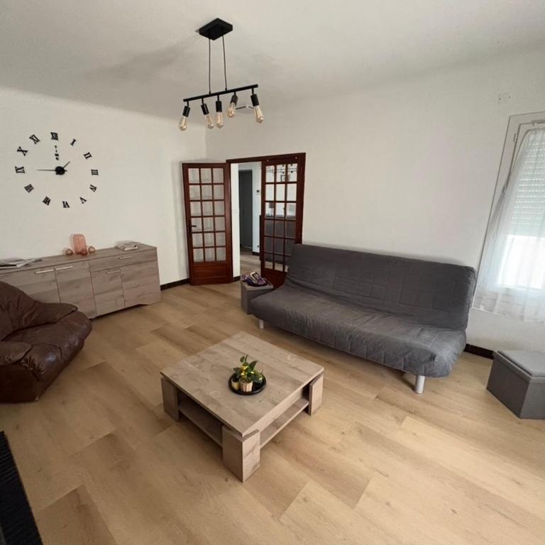 APPARTEMENT TOUT CONFORT AVEC PARKING FERMÉ - Appartement - 15
