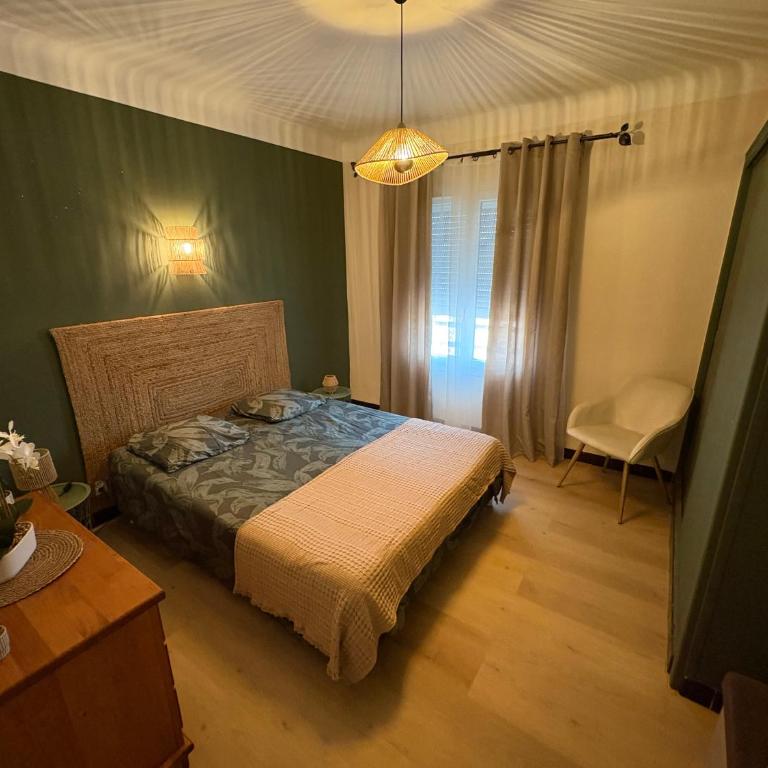 APPARTEMENT TOUT CONFORT AVEC PARKING FERMÉ - Appartement - 19