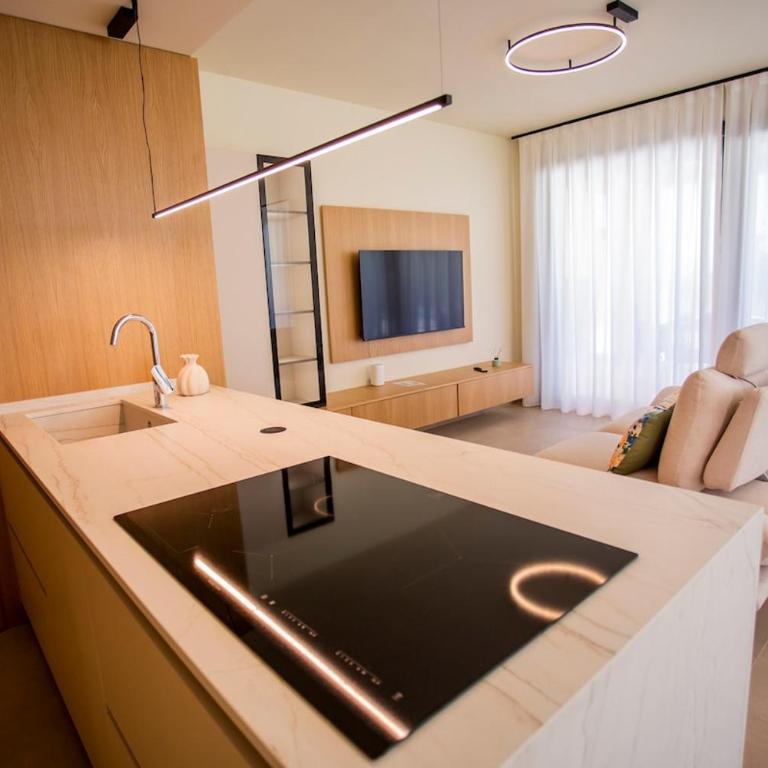  - Room #1713819801 - 23