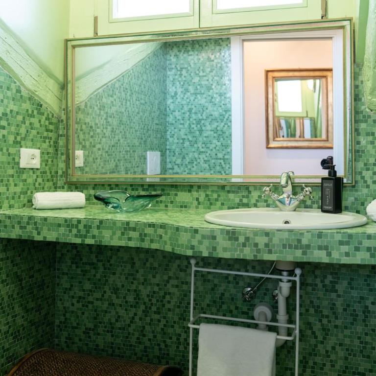  - Room #1713820001 - 38