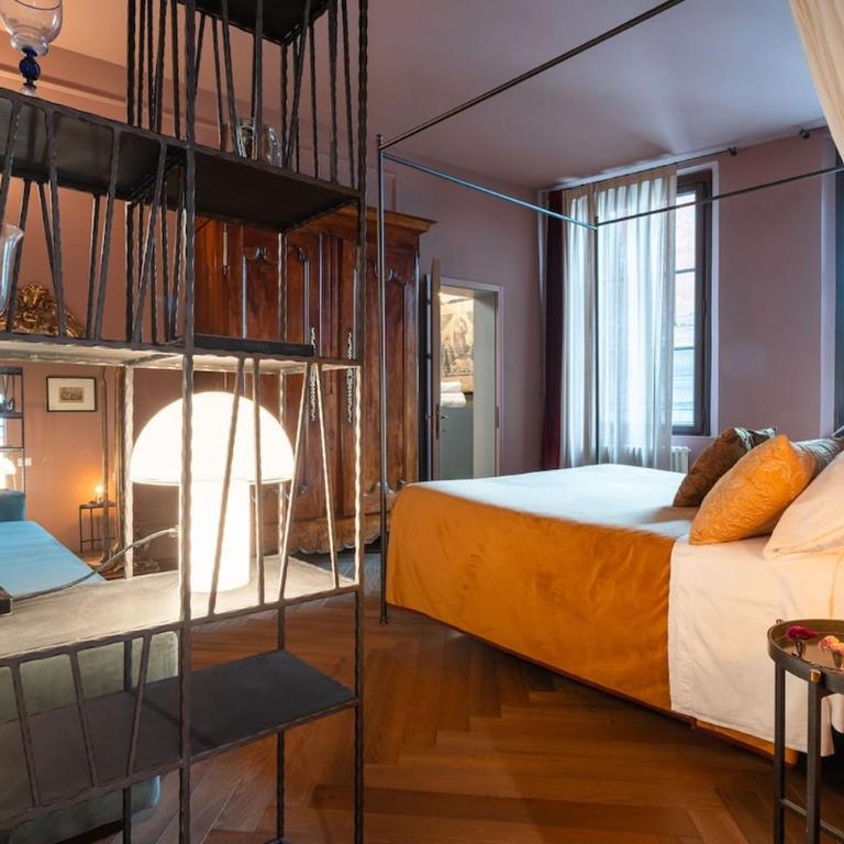  - Room #1713820101 - 37