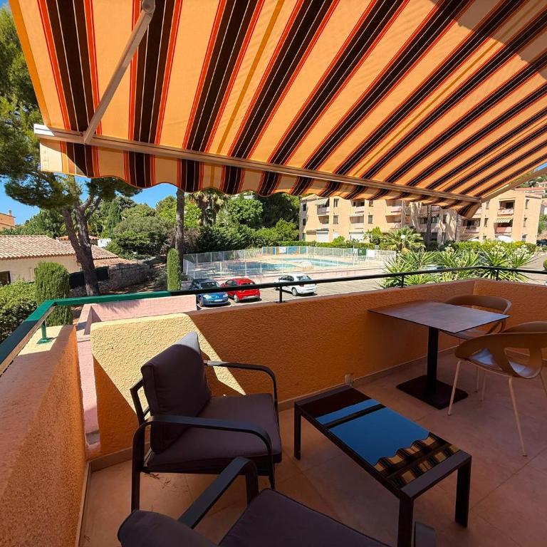 studio avec terrasse et piscine - Appartement 1 Chambre - 2