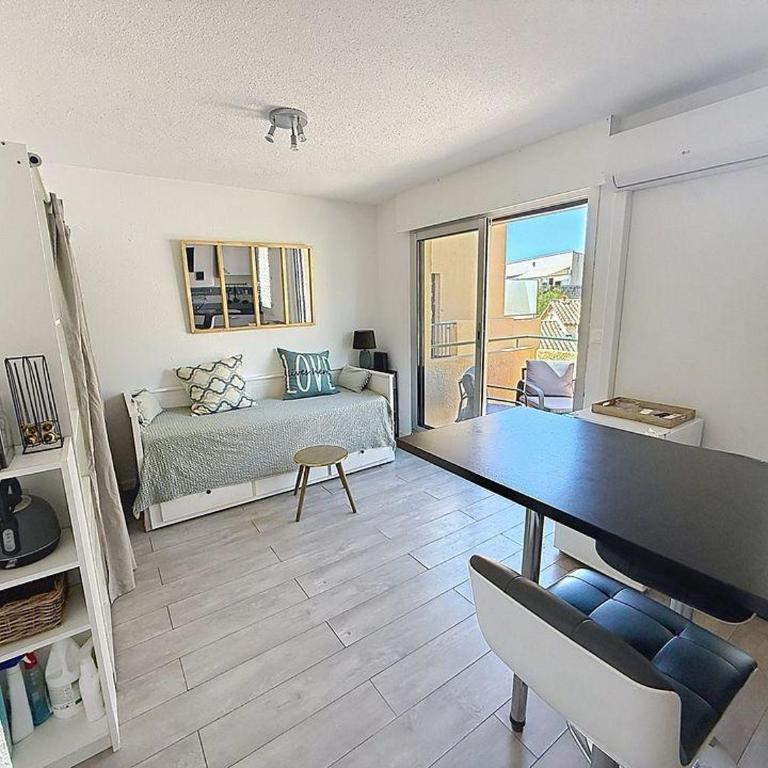 studio avec terrasse et piscine - Appartement 1 Chambre - 4