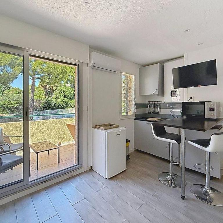 studio avec terrasse et piscine - Appartement 1 Chambre - 5