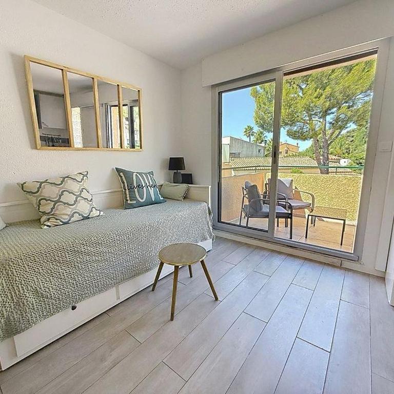 studio avec terrasse et piscine - Appartement 1 Chambre - 9