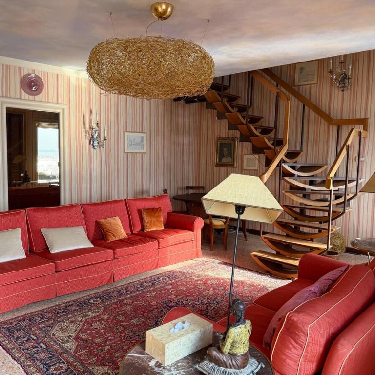  - Room #1713834401 - 8