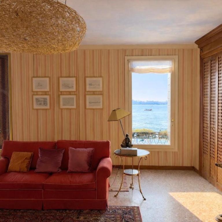  - Room #1713834401 - 22