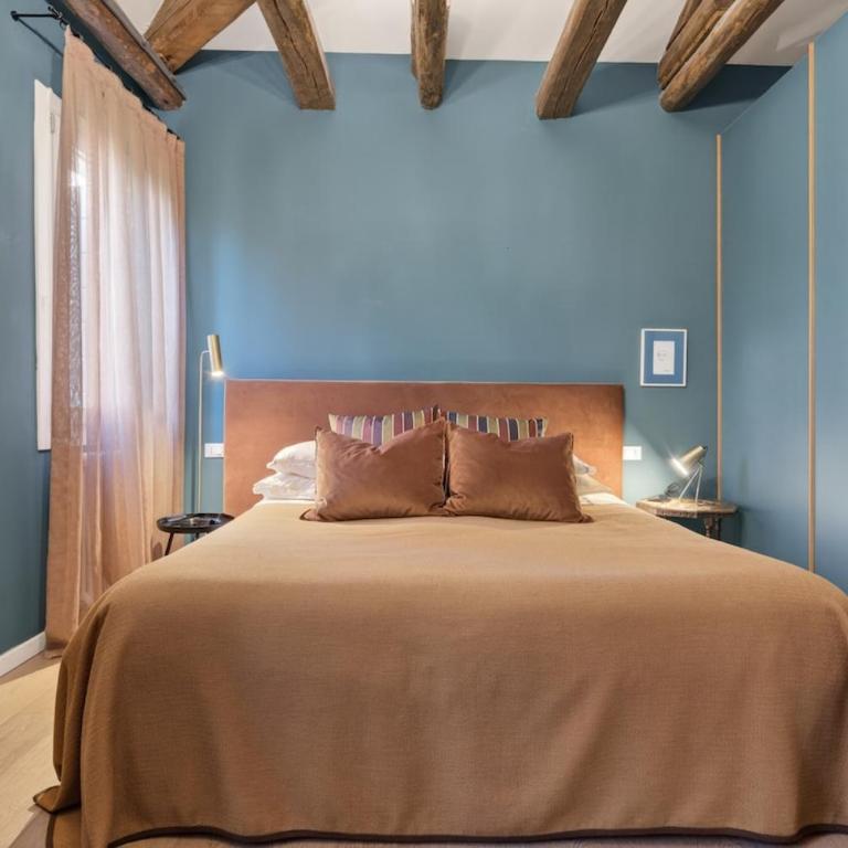  - Room #1713839801 - 33